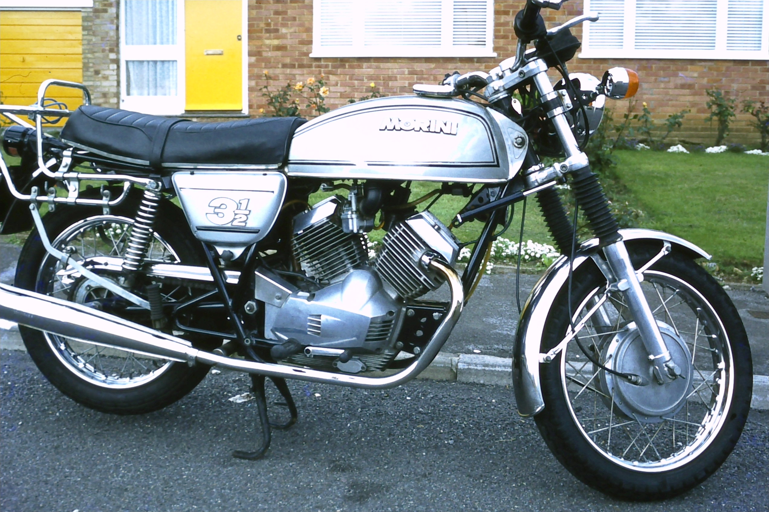 Drum brake Strada; silver with black pin stripe, mid-70s photograph