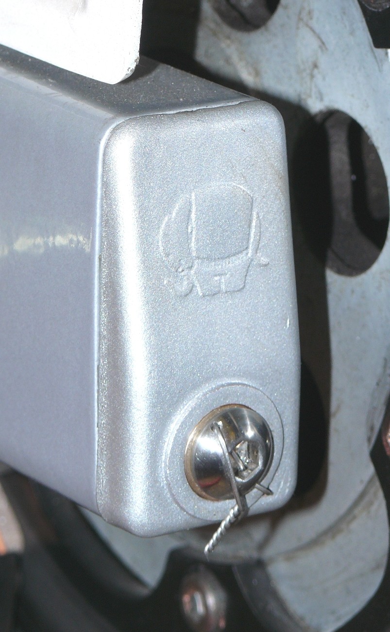 P1020849 Dart chain adjustor small.JPG