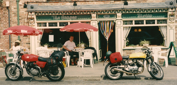 Morini roadtrip - at a cafe somewhere near Hull.jpg
