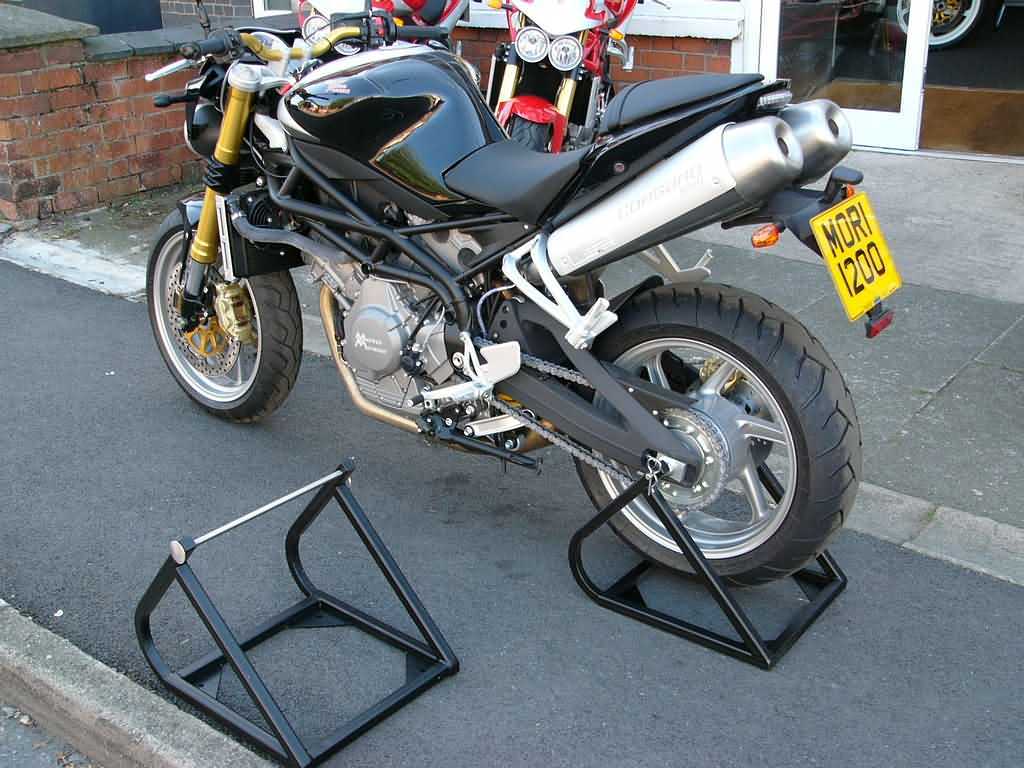Corsaro axle stand.jpg